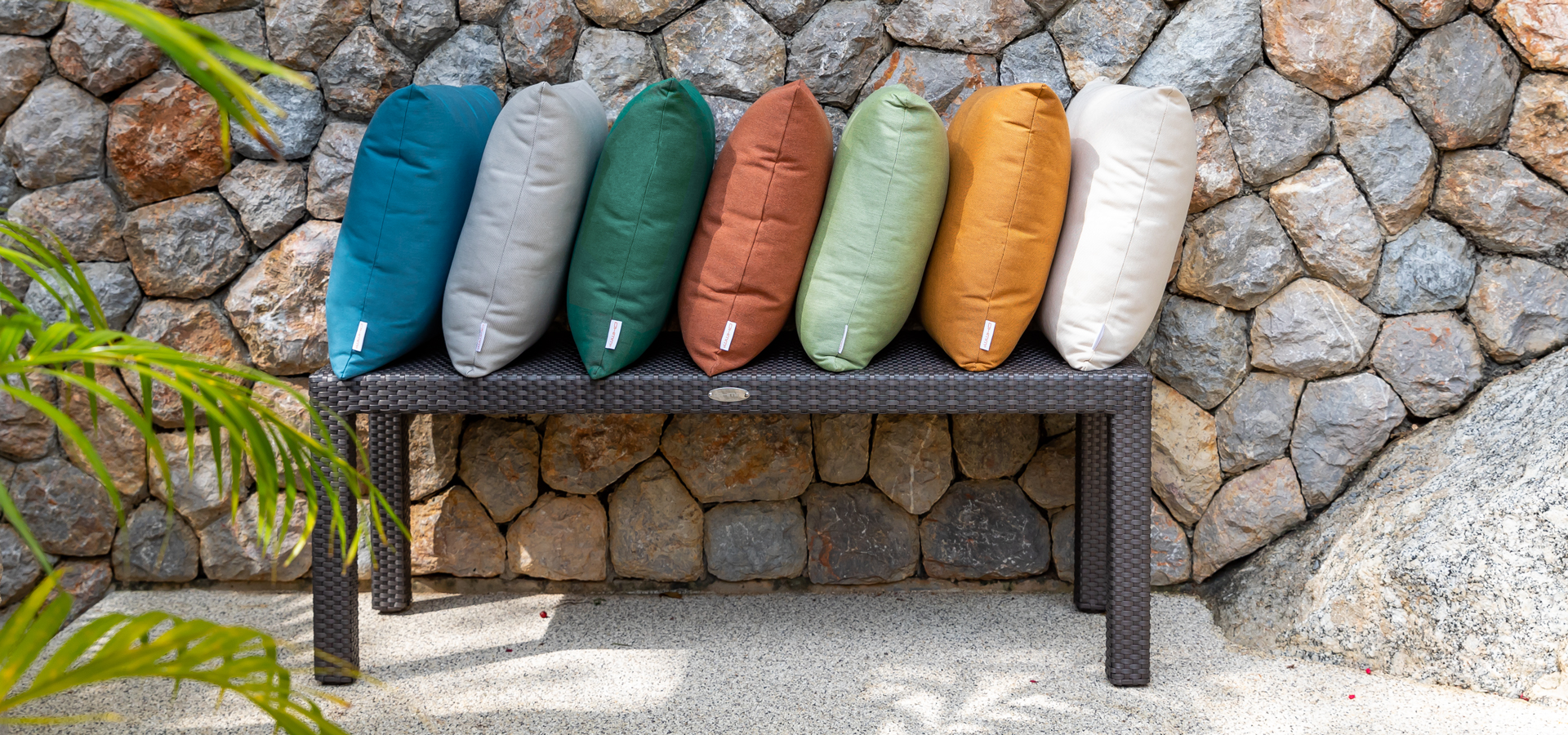 ohmm-outdoor-furniture-singapore-accents-cushions