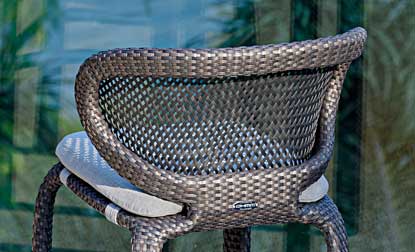 ohmm-outdoor-bar-chair-close-up-why-woven-synthetic-rattan-415x252