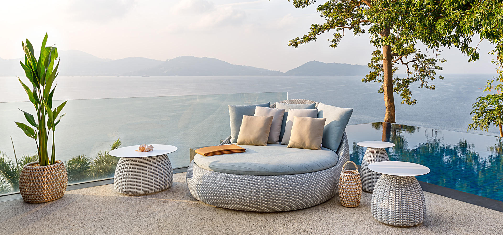 ohmm-outdoor-daybed-sol