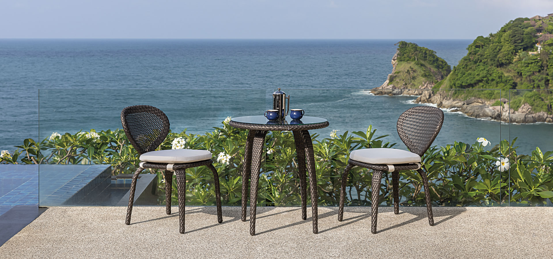 ohmm-iso-balcony-furniture-dining table-and-chairs